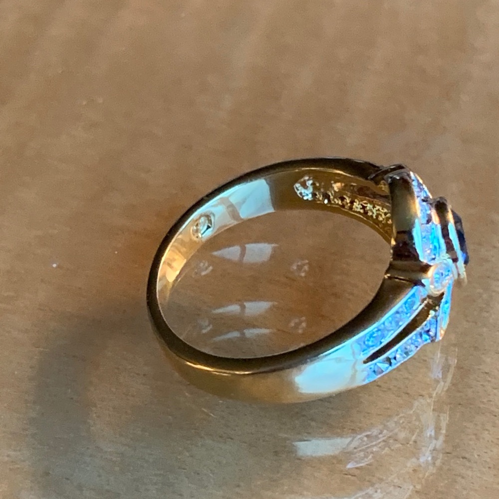 Ring - Picture 4 of 9